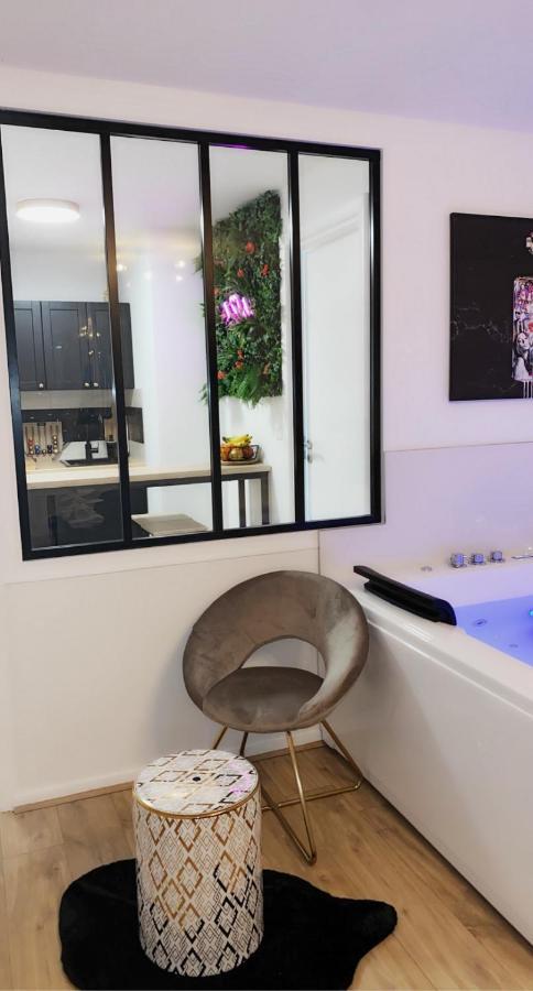 L'AppartE Black Superbe Appartement Pop ! Besancon Exterior photo